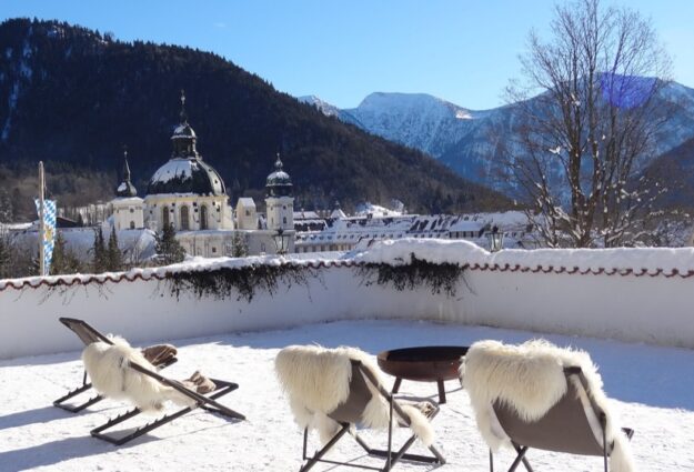 Cloître d'Ettal vu de la terrasse de l'hôtel Blaue Gams