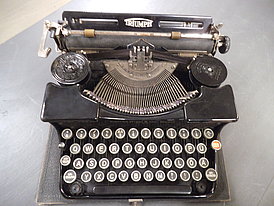Machine à écrire mise à prix à la Halle 2